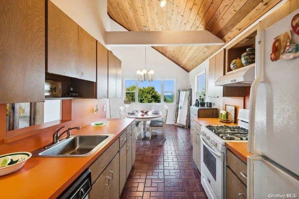 46 Captain Kidds Path, East Hampton, NY, 3 Bedrooms Bedrooms, 6 Rooms Rooms,1 BathroomBathrooms,Residential Lease,For Rent,Captain Kidds,0,1044226 46 Captain Kidds Path, East Hampton, NY, 3 Bedrooms Bedrooms, 6 Rooms Rooms,1 BathroomBathrooms,Residential Lease,For Rent,Captain Kidds,0,1044226