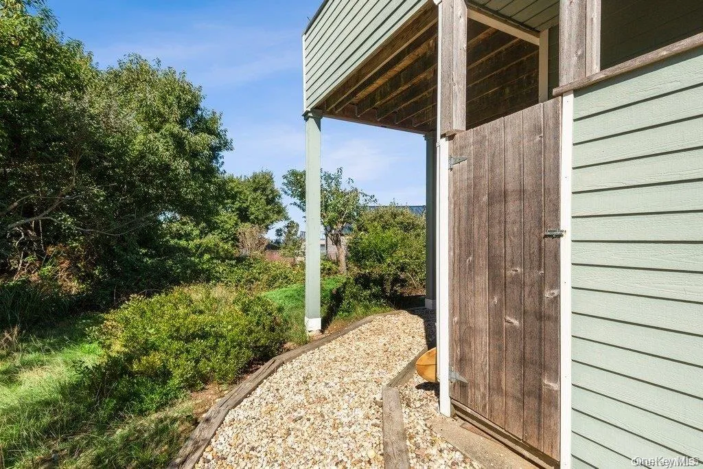 46 Captain Kidds Path, East Hampton, NY, 3 Bedrooms Bedrooms, 6 Rooms Rooms,1 BathroomBathrooms,Residential Lease,For Rent,Captain Kidds,0,1044226 46 Captain Kidds Path, East Hampton, NY, 3 Bedrooms Bedrooms, 6 Rooms Rooms,1 BathroomBathrooms,Residential Lease,For Rent,Captain Kidds,0,1044226
