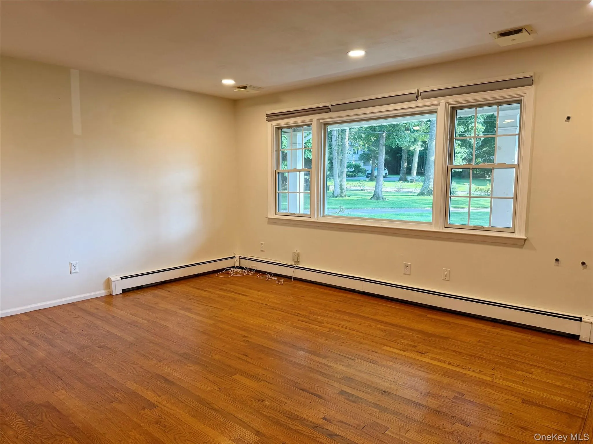 7 Gables Court, Huntington, NY, 2 Bedrooms Bedrooms, 5 Rooms Rooms,1 BathroomBathrooms,Residential Lease,For Rent,Gables,0,1044229 7 Gables Court, Huntington, NY, 2 Bedrooms Bedrooms, 5 Rooms Rooms,1 BathroomBathrooms,Residential Lease,For Rent,Gables,0,1044229