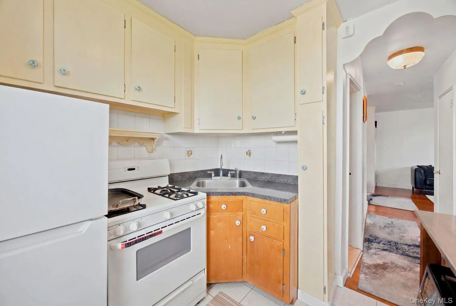 50-22 40th Street, New York, NY, 1 Bedroom Bedrooms, 3 Rooms Rooms,1 BathroomBathrooms,Residential,For Rent,40th,0,1044233 50-22 40th Street, New York, NY, 1 Bedroom Bedrooms, 3 Rooms Rooms,1 BathroomBathrooms,Residential,For Rent,40th,0,1044233