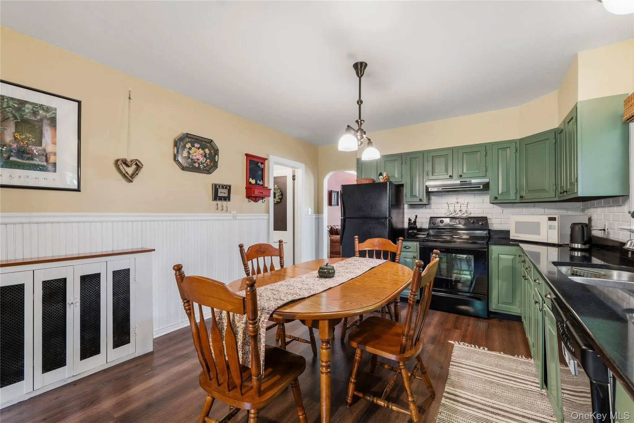 Kitchen with great storage and dining area. Kitchen with great storage and dining area.