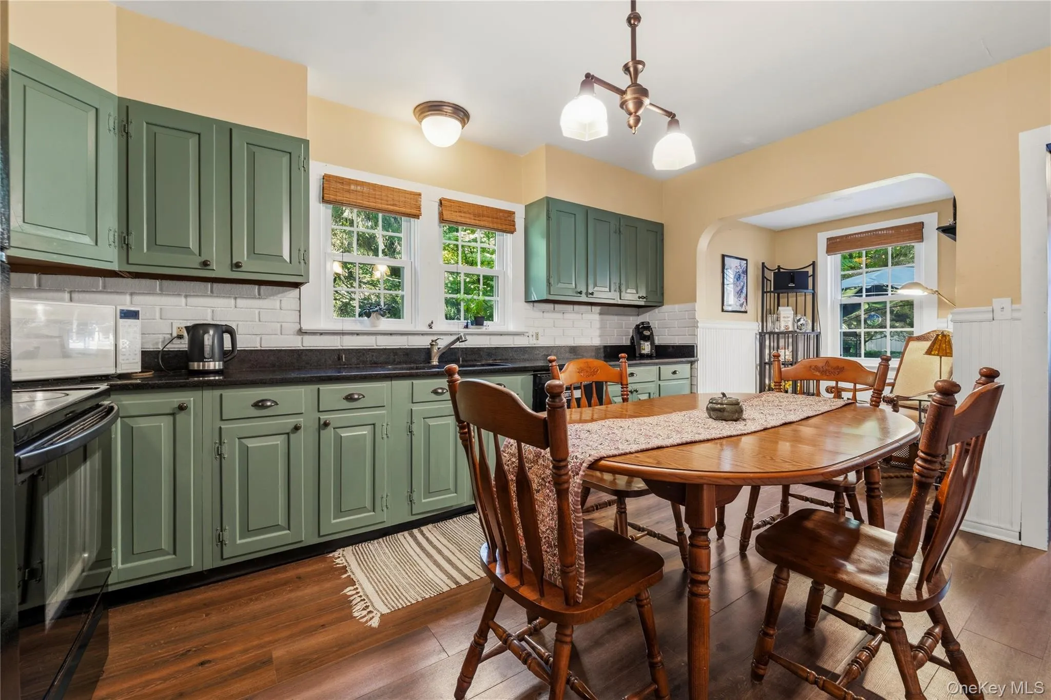 Dine in Kitchen Dine in Kitchen