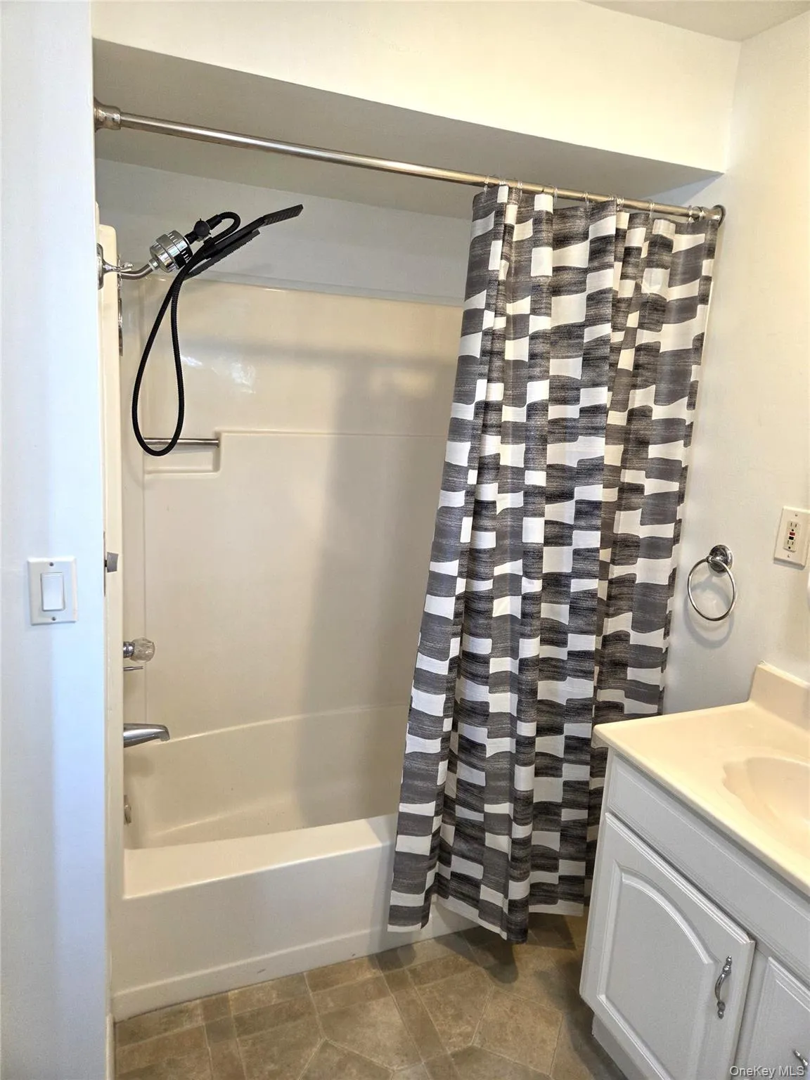The Main Floor Full Bathroom Has Been Freshly Painted & Offers A Full Bathtub With A Fiberglass Surround. The Main Floor Full Bathroom Has Been Freshly Painted & Offers A Full Bathtub With A Fiberglass Surround.