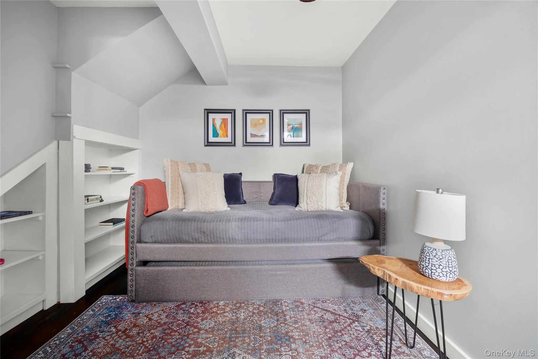 Lower level office/sitting room/sleeping room Lower level office/sitting room/sleeping room