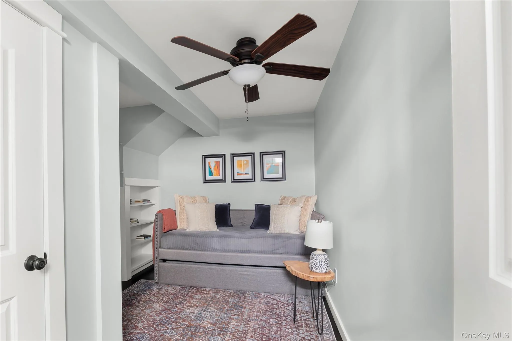 Lower level office/sitting room/sleeping room Lower level office/sitting room/sleeping room