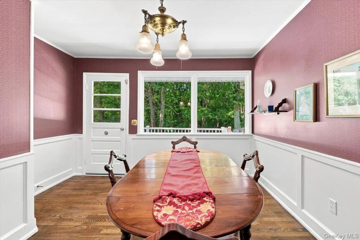 Warm welcoming dining room for those important holiday gatherings. Warm welcoming dining room for those important holiday gatherings.