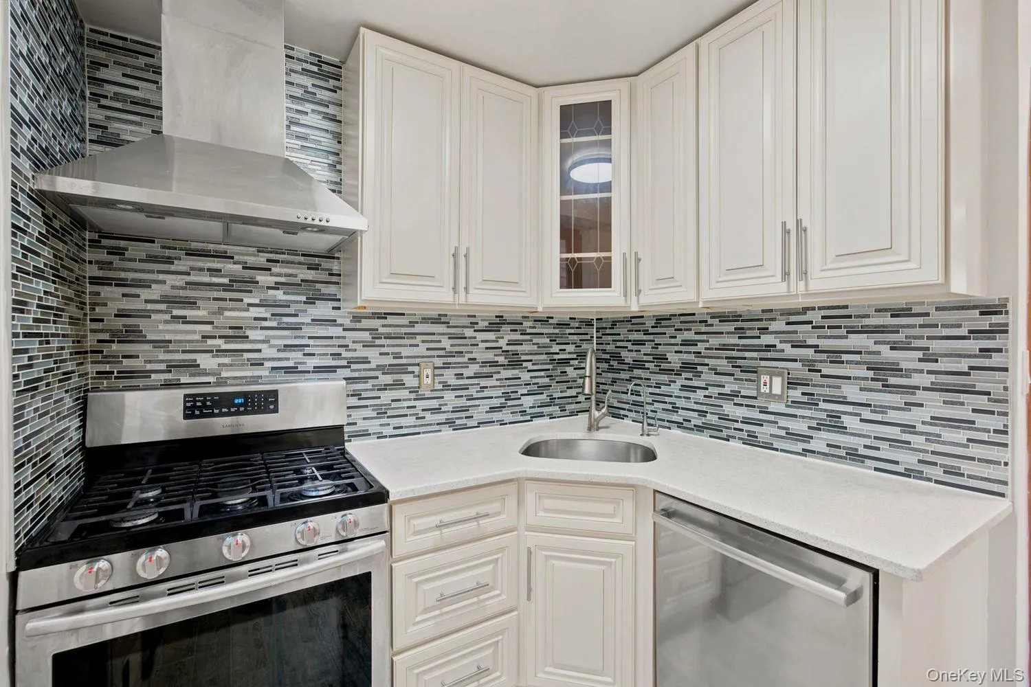 50-21 39th Place, New York, NY, 1 Bedroom Bedrooms, 3 Rooms Rooms,1 BathroomBathrooms,Residential,For Rent,39th,0,1044256 50-21 39th Place, New York, NY, 1 Bedroom Bedrooms, 3 Rooms Rooms,1 BathroomBathrooms,Residential,For Rent,39th,0,1044256