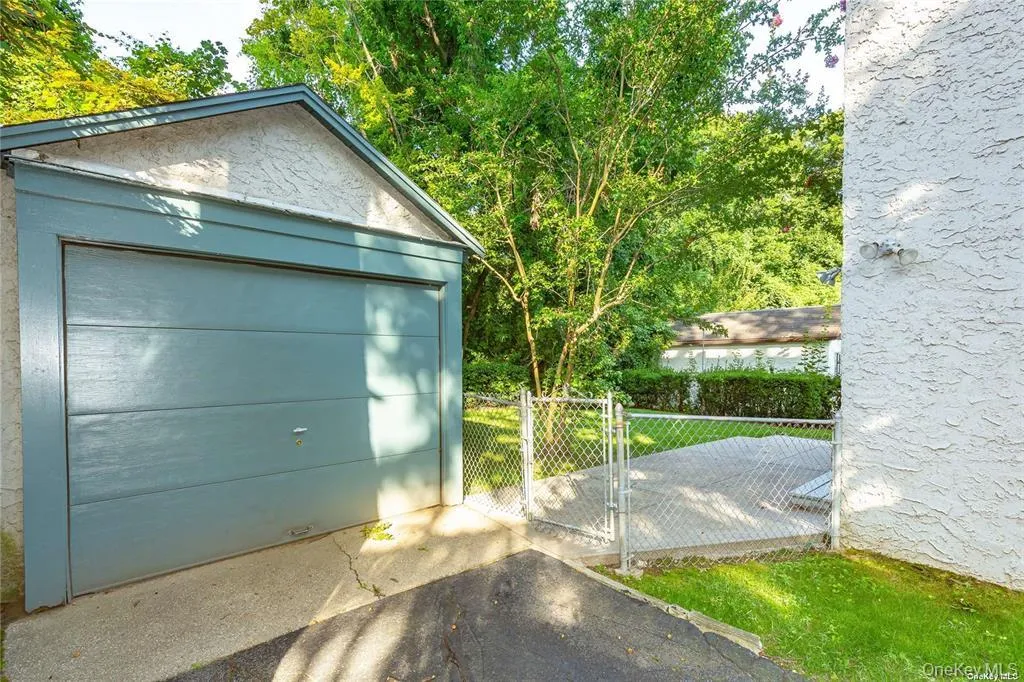 11 Potters Court, North Hempstead, NY, 2 Bedrooms Bedrooms, 4 Rooms Rooms,1 BathroomBathrooms,Residential Lease,For Rent,Potters,0,1044258 11 Potters Court, North Hempstead, NY, 2 Bedrooms Bedrooms, 4 Rooms Rooms,1 BathroomBathrooms,Residential Lease,For Rent,Potters,0,1044258