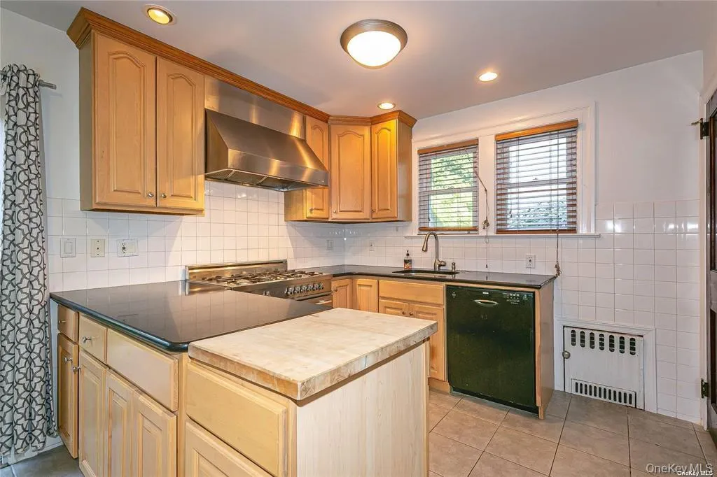 11 Potters Court, North Hempstead, NY, 2 Bedrooms Bedrooms, 4 Rooms Rooms,1 BathroomBathrooms,Residential Lease,For Rent,Potters,0,1044258 11 Potters Court, North Hempstead, NY, 2 Bedrooms Bedrooms, 4 Rooms Rooms,1 BathroomBathrooms,Residential Lease,For Rent,Potters,0,1044258