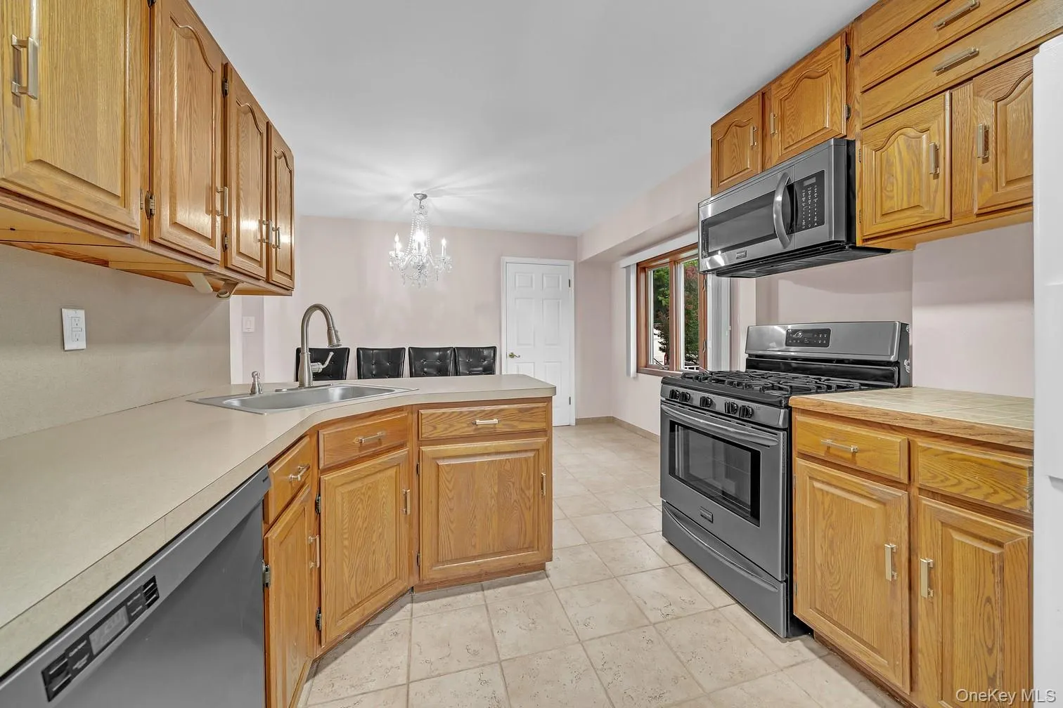 30 Andover Lane, Oyster Bay, NY, 4 Bedrooms Bedrooms, 7 Rooms Rooms,3 BathroomsBathrooms,Residential,For Rent,Andover,0,1044275 30 Andover Lane, Oyster Bay, NY, 4 Bedrooms Bedrooms, 7 Rooms Rooms,3 BathroomsBathrooms,Residential,For Rent,Andover,0,1044275