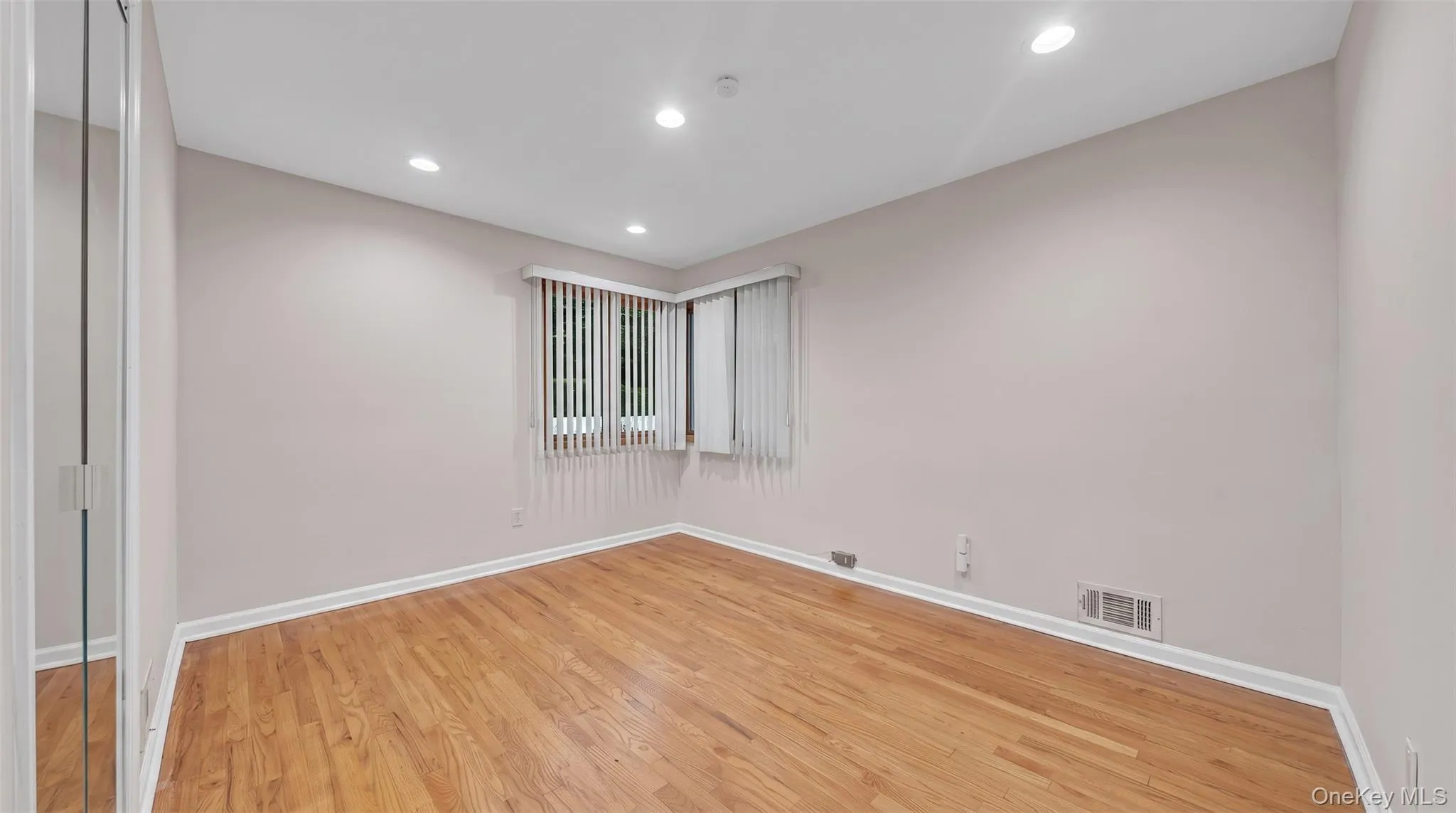 30 Andover Lane, Oyster Bay, NY, 4 Bedrooms Bedrooms, 7 Rooms Rooms,3 BathroomsBathrooms,Residential,For Rent,Andover,0,1044275 30 Andover Lane, Oyster Bay, NY, 4 Bedrooms Bedrooms, 7 Rooms Rooms,3 BathroomsBathrooms,Residential,For Rent,Andover,0,1044275