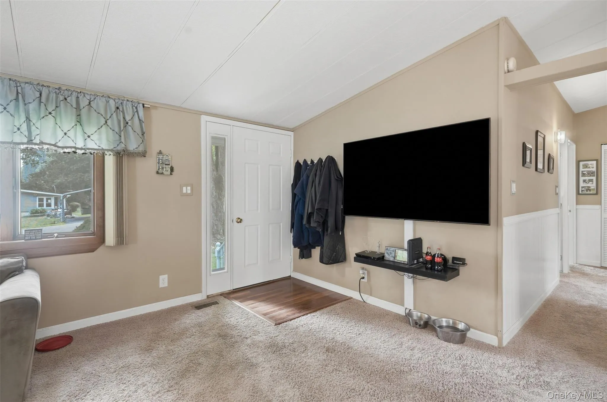4 Seneca Lane, Marlboro, NY, 3 Bedrooms Bedrooms, 5 Rooms Rooms,1 BathroomBathrooms,Residential,For Rent,Seneca,0,1044284 4 Seneca Lane, Marlboro, NY, 3 Bedrooms Bedrooms, 5 Rooms Rooms,1 BathroomBathrooms,Residential,For Rent,Seneca,0,1044284