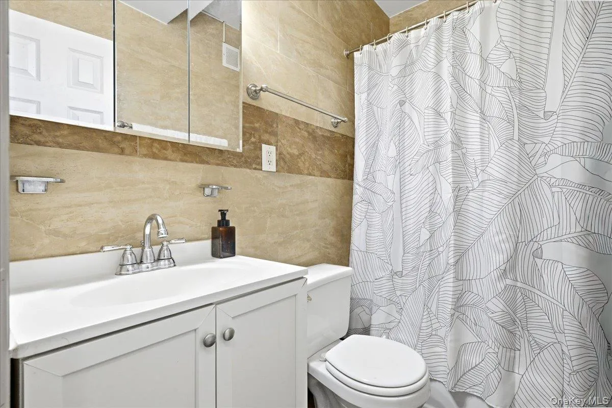 99-60 63rd Road, New York, NY, 2 Bedrooms Bedrooms, 5 Rooms Rooms,1 BathroomBathrooms,Residential,For Rent,63rd,0,1044289 99-60 63rd Road, New York, NY, 2 Bedrooms Bedrooms, 5 Rooms Rooms,1 BathroomBathrooms,Residential,For Rent,63rd,0,1044289