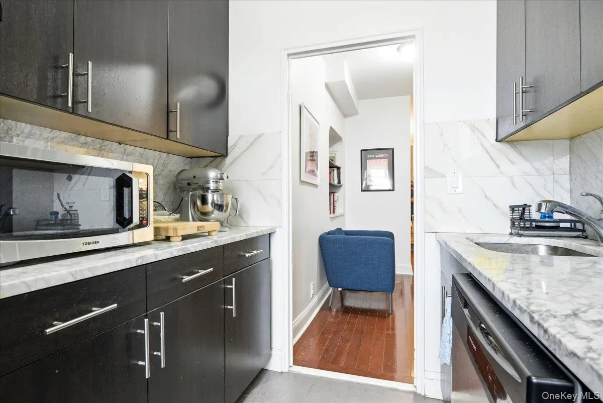 99-60 63rd Road, New York, NY, 2 Bedrooms Bedrooms, 5 Rooms Rooms,1 BathroomBathrooms,Residential,For Rent,63rd,0,1044289 99-60 63rd Road, New York, NY, 2 Bedrooms Bedrooms, 5 Rooms Rooms,1 BathroomBathrooms,Residential,For Rent,63rd,0,1044289
