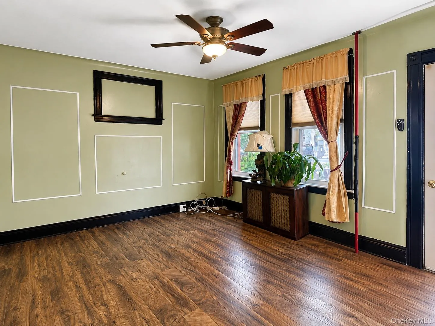 125-16 Hawtree Creek Road, New York, NY, 2 Bedrooms Bedrooms, 6 Rooms Rooms,2 BathroomsBathrooms,Residential,For Rent,Hawtree Creek,0,1044292 125-16 Hawtree Creek Road, New York, NY, 2 Bedrooms Bedrooms, 6 Rooms Rooms,2 BathroomsBathrooms,Residential,For Rent,Hawtree Creek,0,1044292