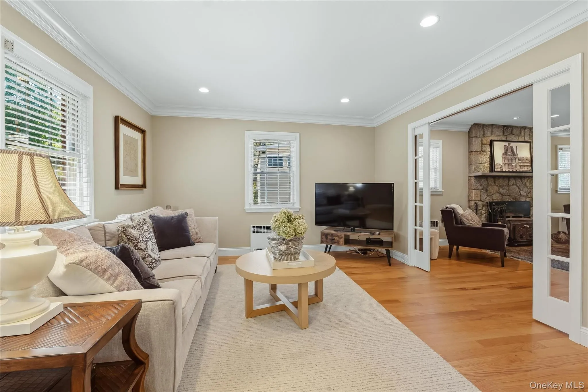 A relaxed sitting area tucked alongside the dining room. A relaxed sitting area tucked alongside the dining room.