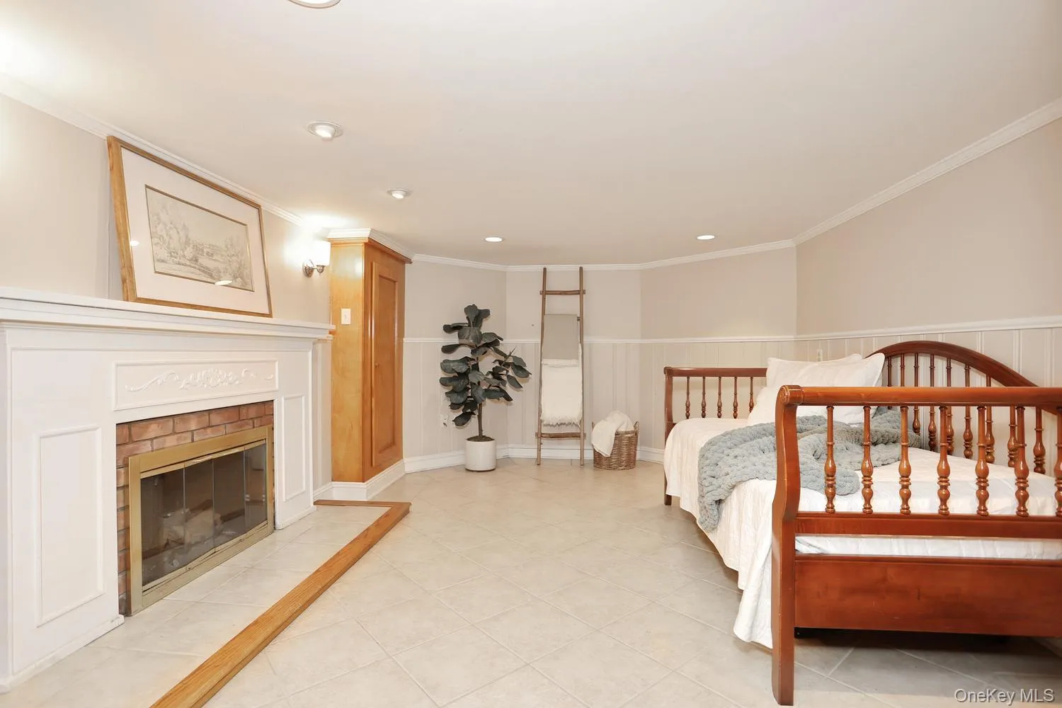 Great versatile room. Hobby room, sewing room, office, work out area, laundry room (washer/Dryer in hall) Great versatile room. Hobby room, sewing room, office, work out area, laundry room (washer/Dryer in hall)