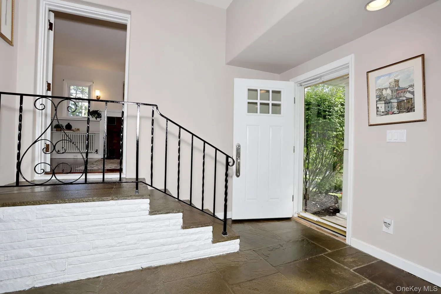 Steps to Primary Suite Steps to Primary Suite