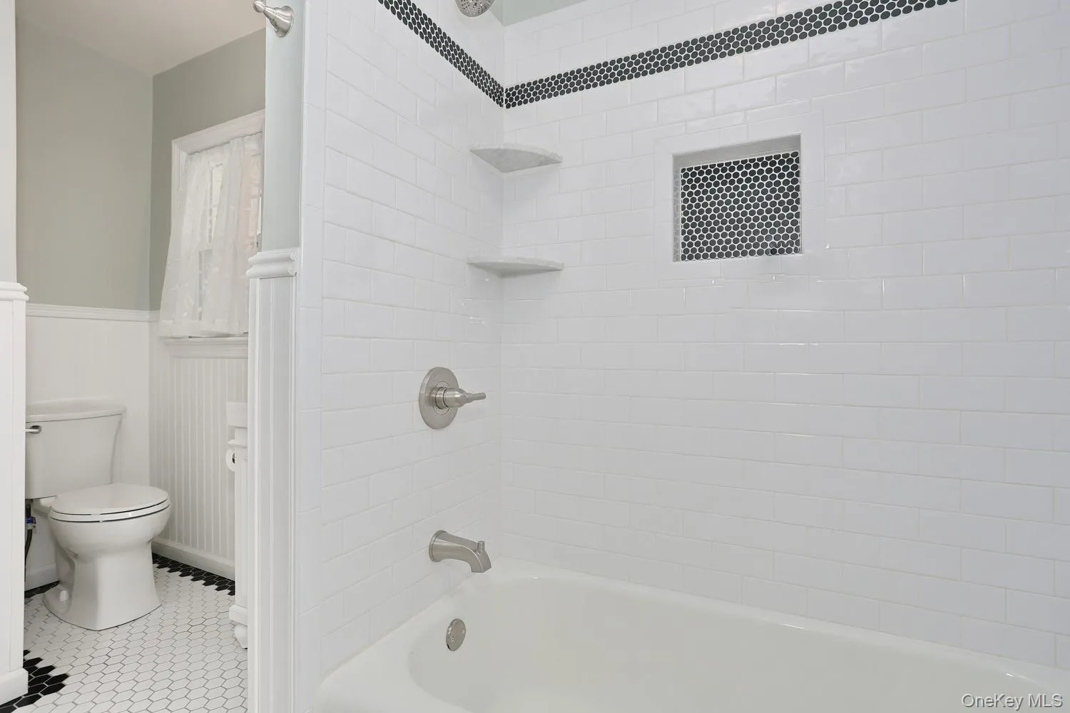 Tub/Shower, 2 linen closets and a cedar closet Tub/Shower, 2 linen closets and a cedar closet