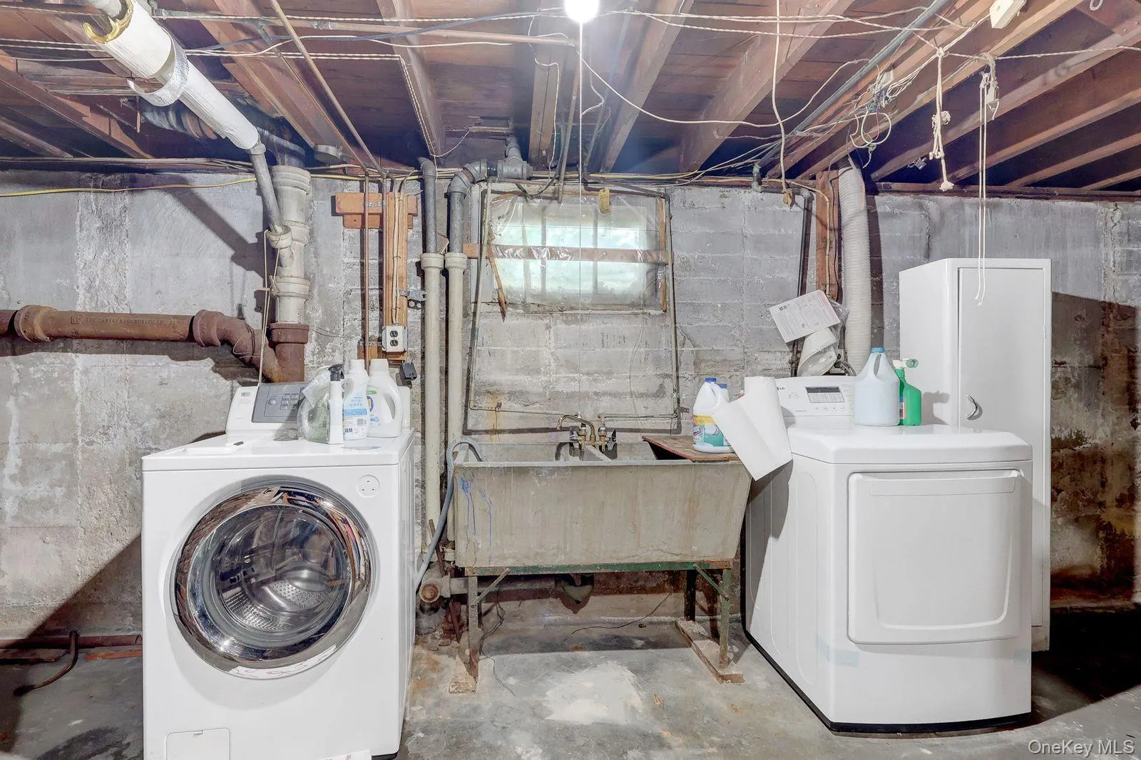 781 Salem Road, Hempstead, NY, 3 Bedrooms Bedrooms, 6 Rooms Rooms,2 BathroomsBathrooms,Residential,For Rent,Salem,0,1044301 781 Salem Road, Hempstead, NY, 3 Bedrooms Bedrooms, 6 Rooms Rooms,2 BathroomsBathrooms,Residential,For Rent,Salem,0,1044301