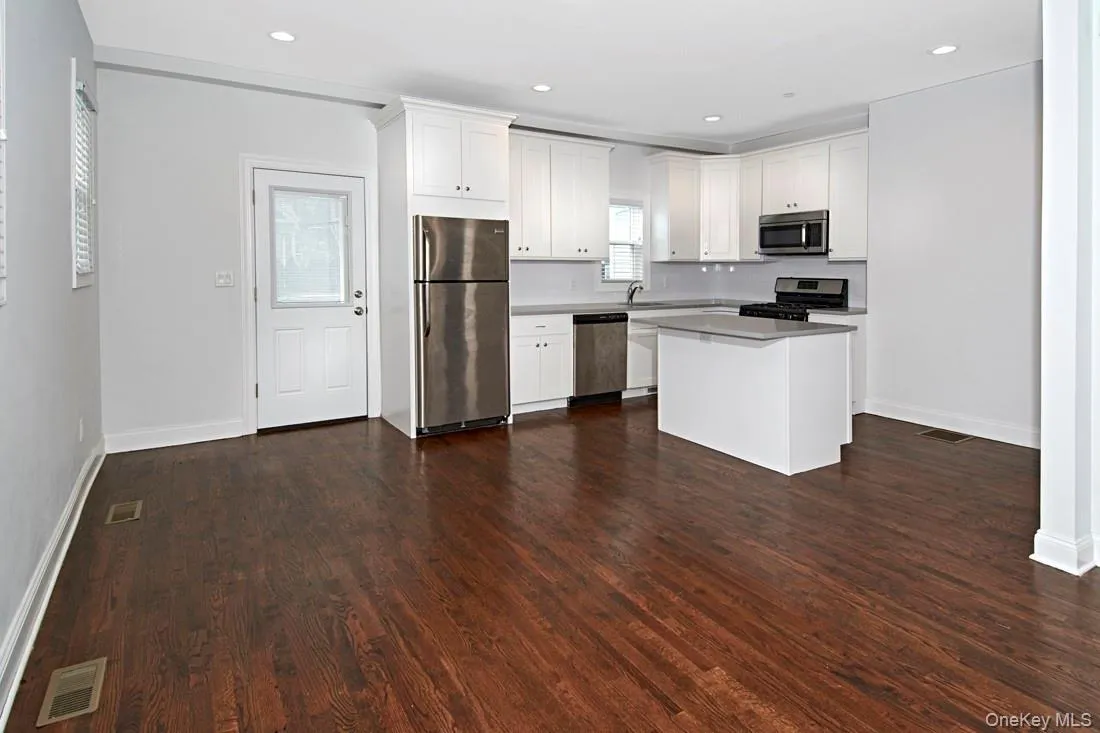 195 Purchase Street, Rye City, NY, 3 Bedrooms Bedrooms, 5 Rooms Rooms,2 BathroomsBathrooms,Residential Lease,For Rent,Purchase,0,1044304 195 Purchase Street, Rye City, NY, 3 Bedrooms Bedrooms, 5 Rooms Rooms,2 BathroomsBathrooms,Residential Lease,For Rent,Purchase,0,1044304