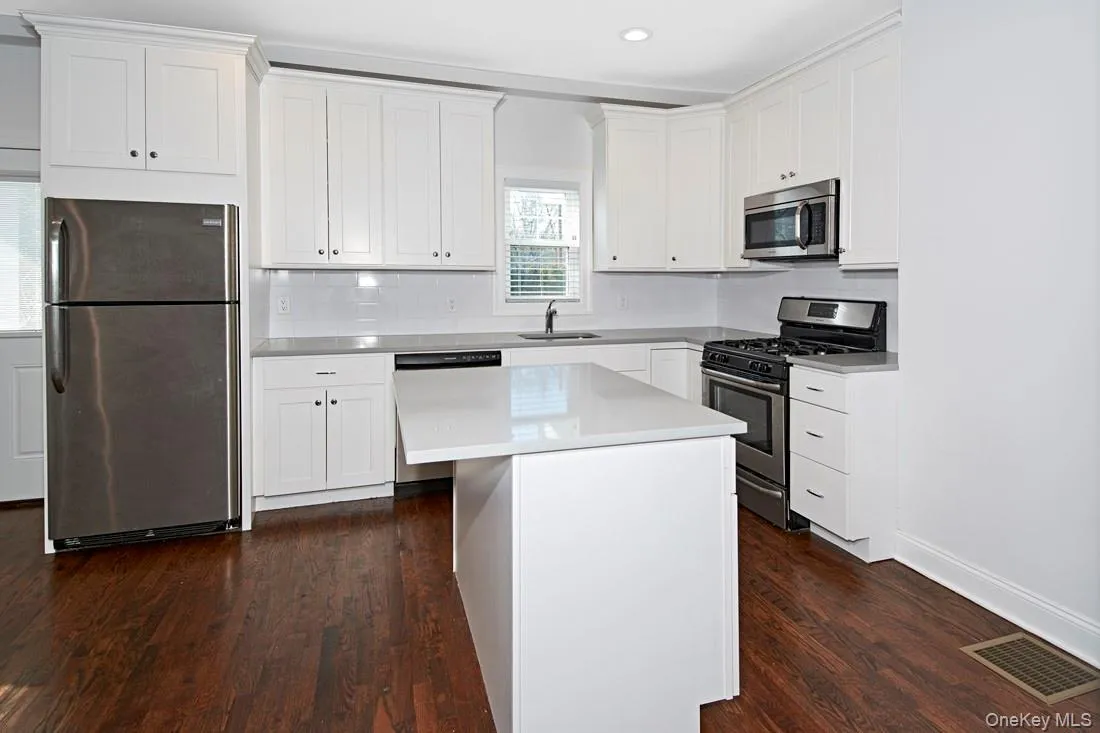 195 Purchase Street, Rye City, NY, 3 Bedrooms Bedrooms, 5 Rooms Rooms,2 BathroomsBathrooms,Residential Lease,For Rent,Purchase,0,1044304 195 Purchase Street, Rye City, NY, 3 Bedrooms Bedrooms, 5 Rooms Rooms,2 BathroomsBathrooms,Residential Lease,For Rent,Purchase,0,1044304