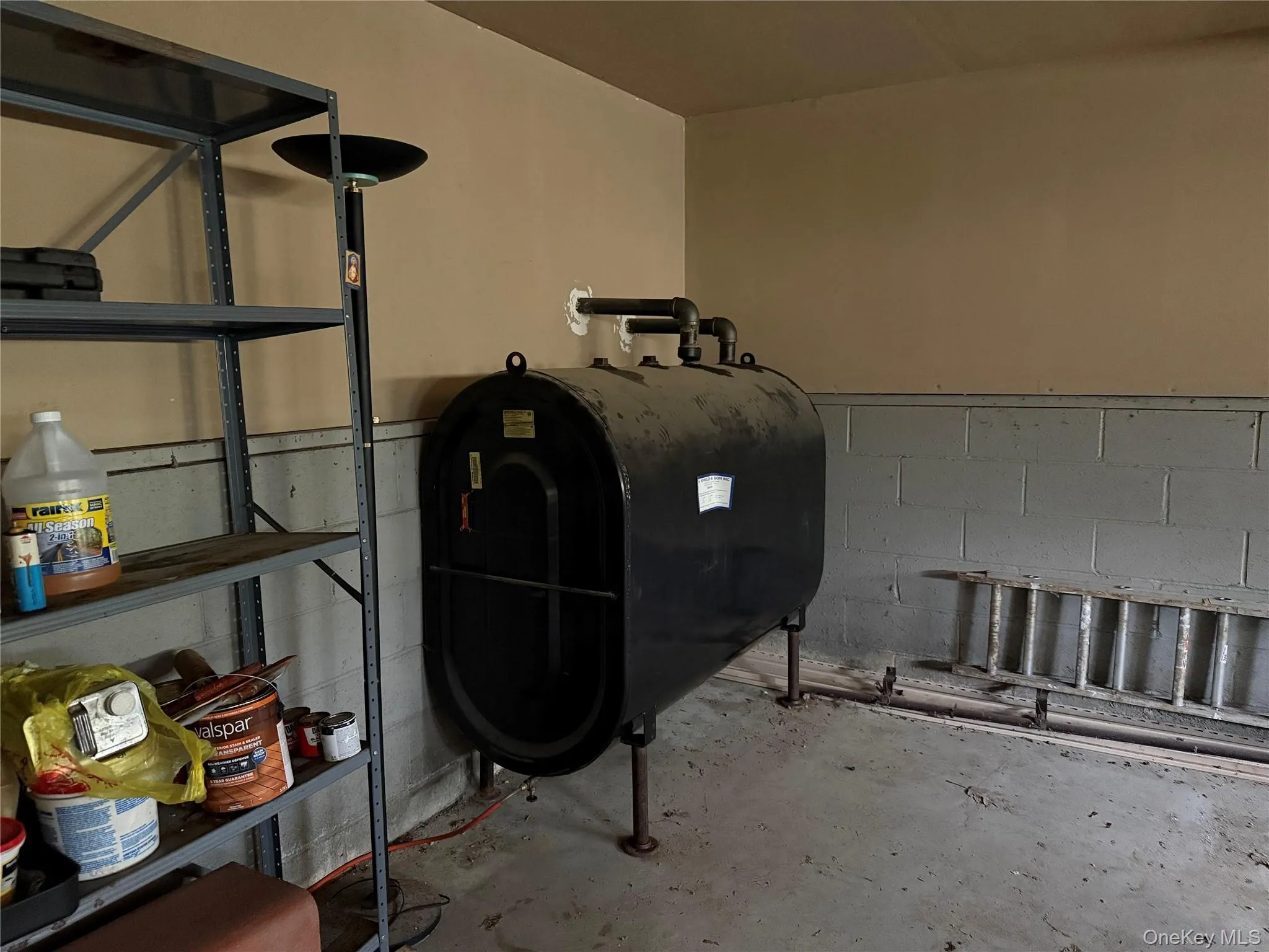 garage w/ oil tank garage w/ oil tank