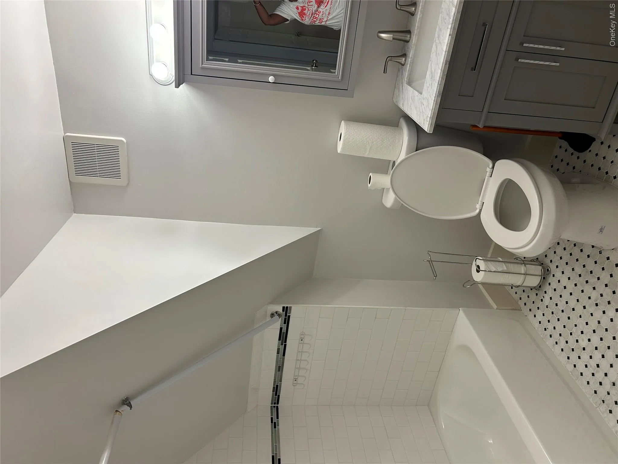 135 West Main Street, Islip, NY, 1 Bedroom Bedrooms, 4 Rooms Rooms,1 BathroomBathrooms,Residential Lease,For Rent,Street,0,1044325 135 West Main Street, Islip, NY, 1 Bedroom Bedrooms, 4 Rooms Rooms,1 BathroomBathrooms,Residential Lease,For Rent,Street,0,1044325