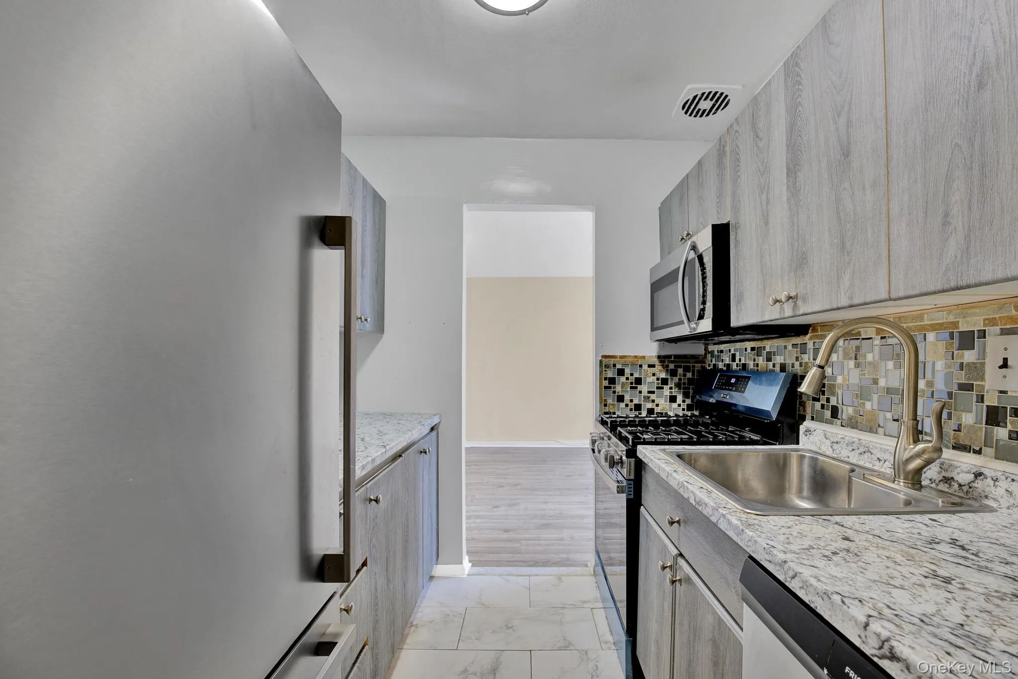 150-10 71st Avenue, New York, NY, 1 Bedroom Bedrooms, 3 Rooms Rooms,1 BathroomBathrooms,Residential,For Rent,71st,0,1044327 150-10 71st Avenue, New York, NY, 1 Bedroom Bedrooms, 3 Rooms Rooms,1 BathroomBathrooms,Residential,For Rent,71st,0,1044327