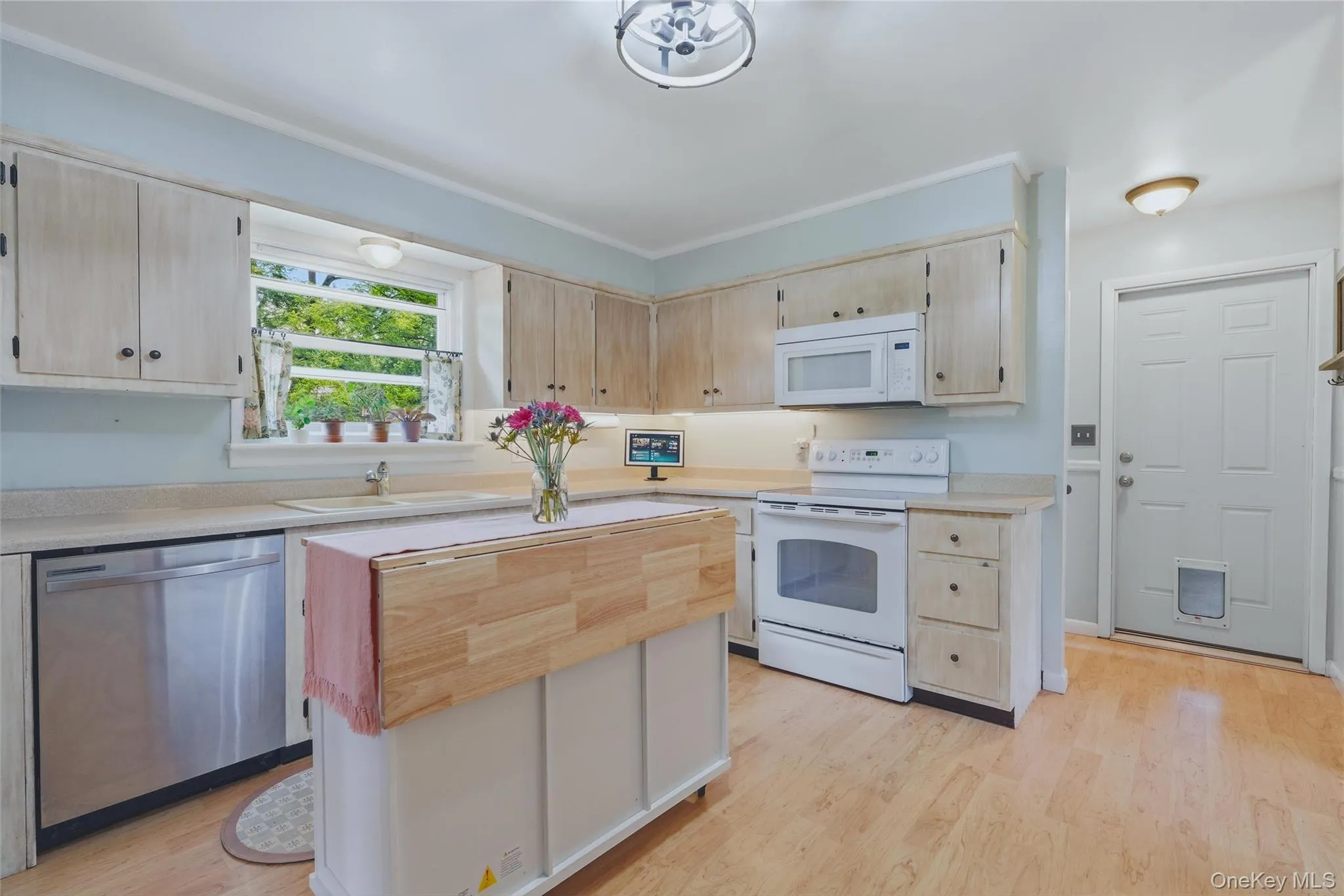 24 Esther Place, Ulster, NY, 4 Bedrooms Bedrooms, 8 Rooms Rooms,1 BathroomBathrooms,Residential,For Rent,Esther,0,1044339 24 Esther Place, Ulster, NY, 4 Bedrooms Bedrooms, 8 Rooms Rooms,1 BathroomBathrooms,Residential,For Rent,Esther,0,1044339