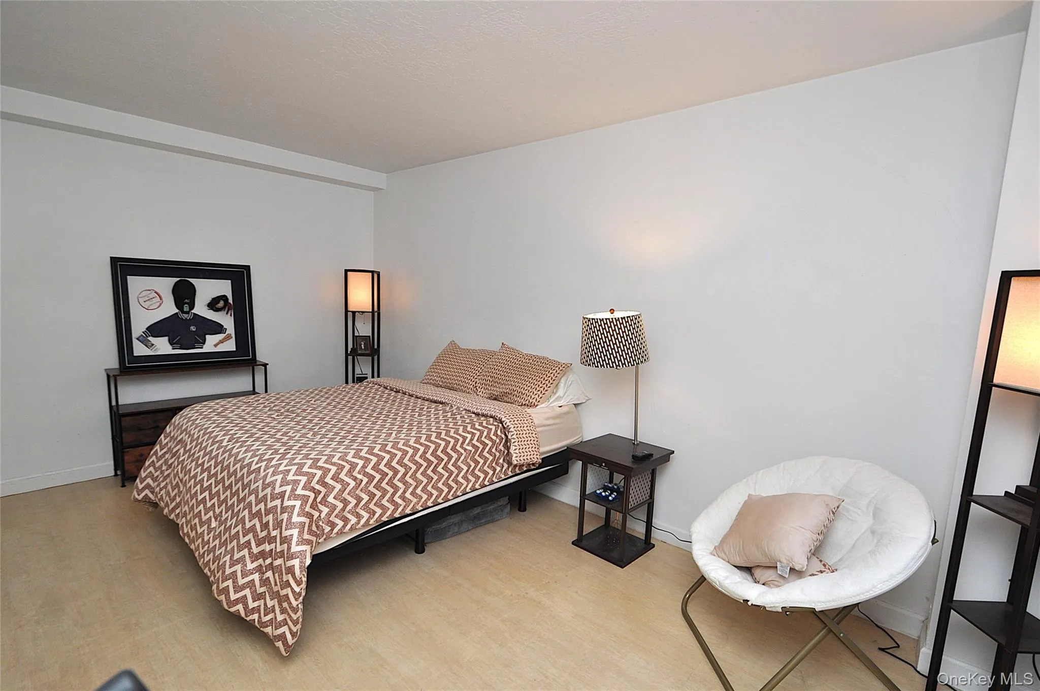 The large bedroom is approx 16'-4" x 13'-5" and can accommodate a king size bedroom set. The bathroom also has a large walk-in closet and full bath. The large bedroom is approx 16'-4" x 13'-5" and can accommodate a king size bedroom set. The bathroom also has a large walk-in closet and full bath.