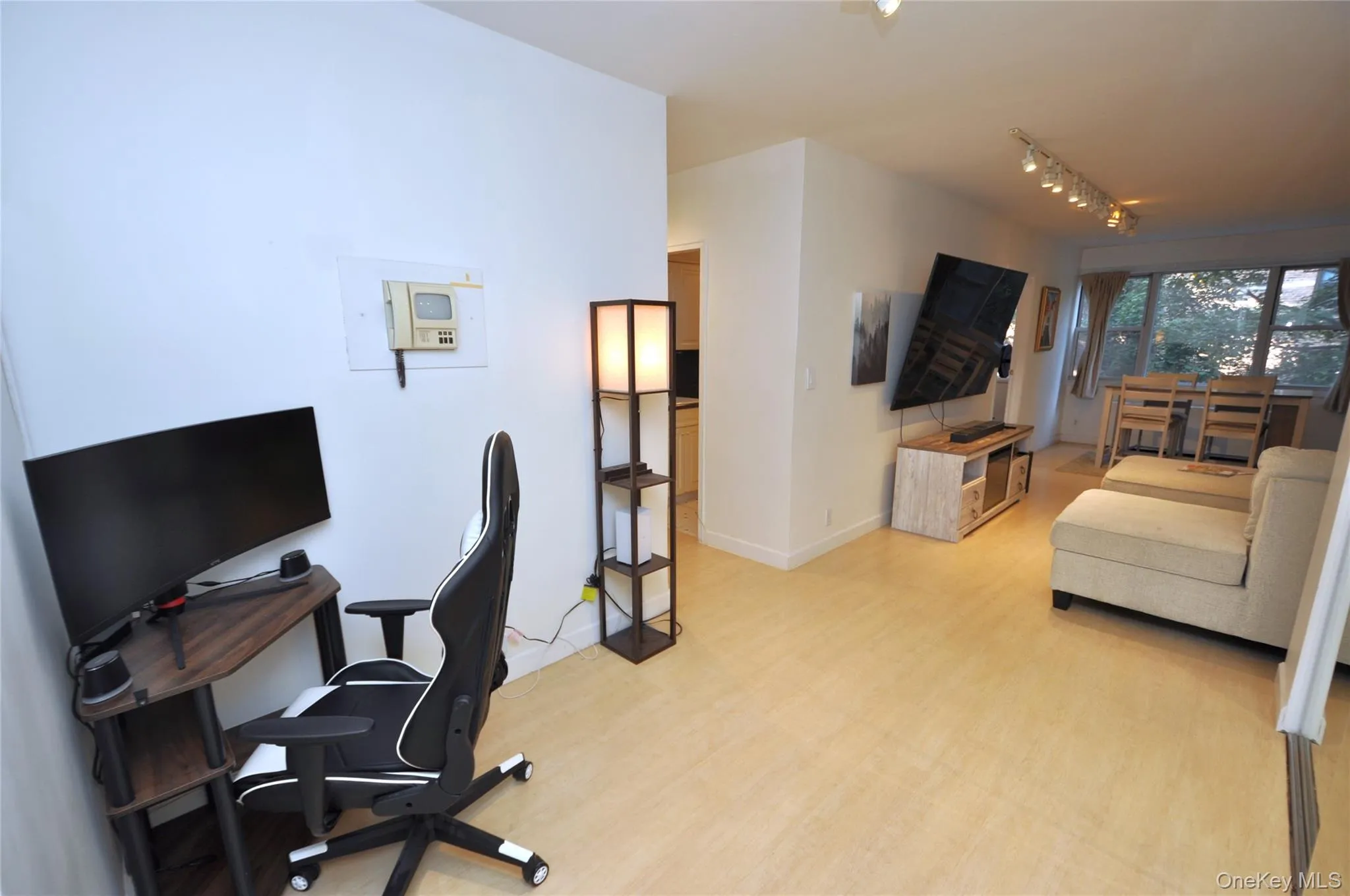 Entry foyer opens to the living room and is a great place for a home office set up. Entry foyer opens to the living room and is a great place for a home office set up.