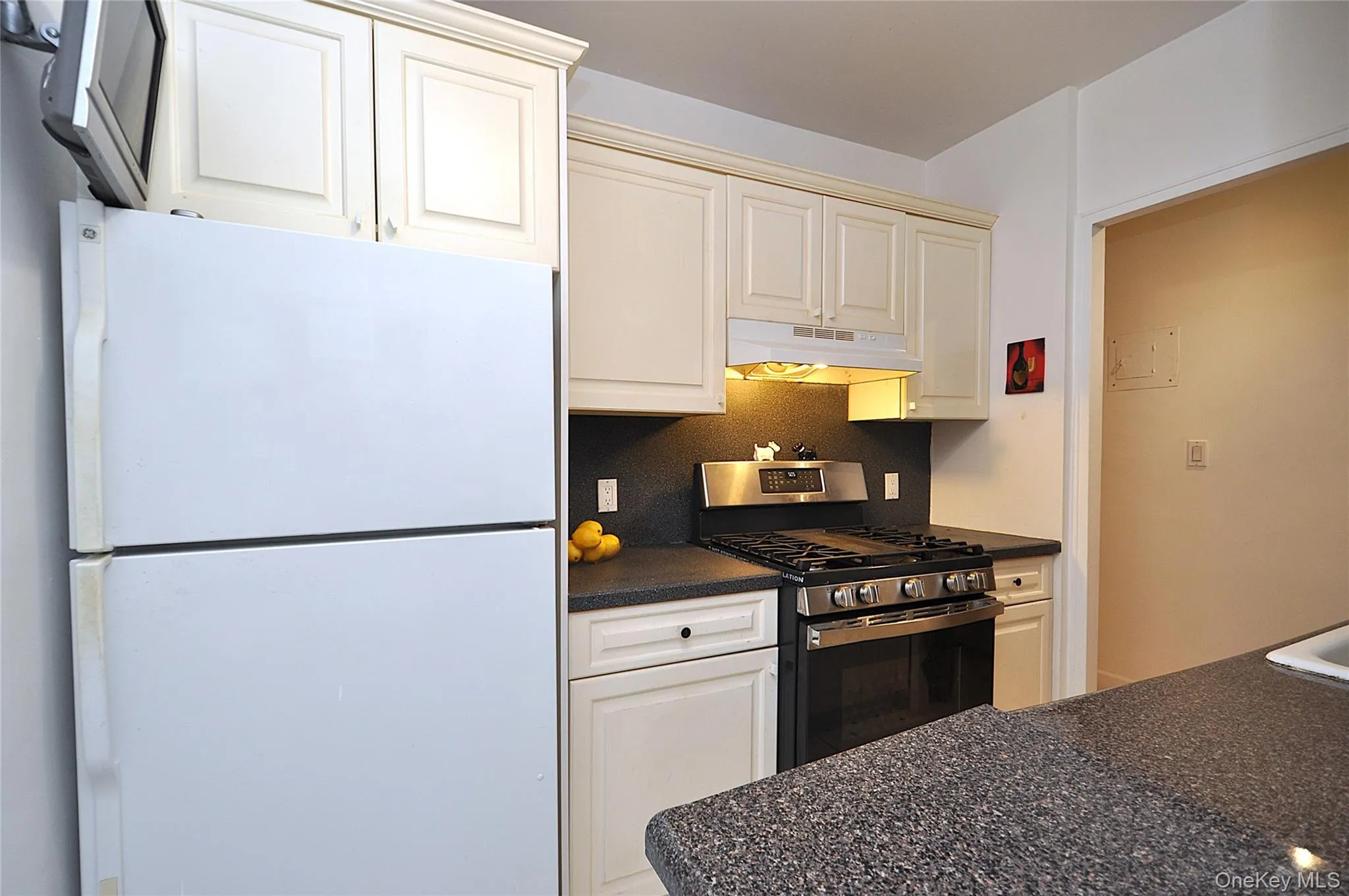 Walk-thru eat-in-kitchen. Walk-thru eat-in-kitchen.