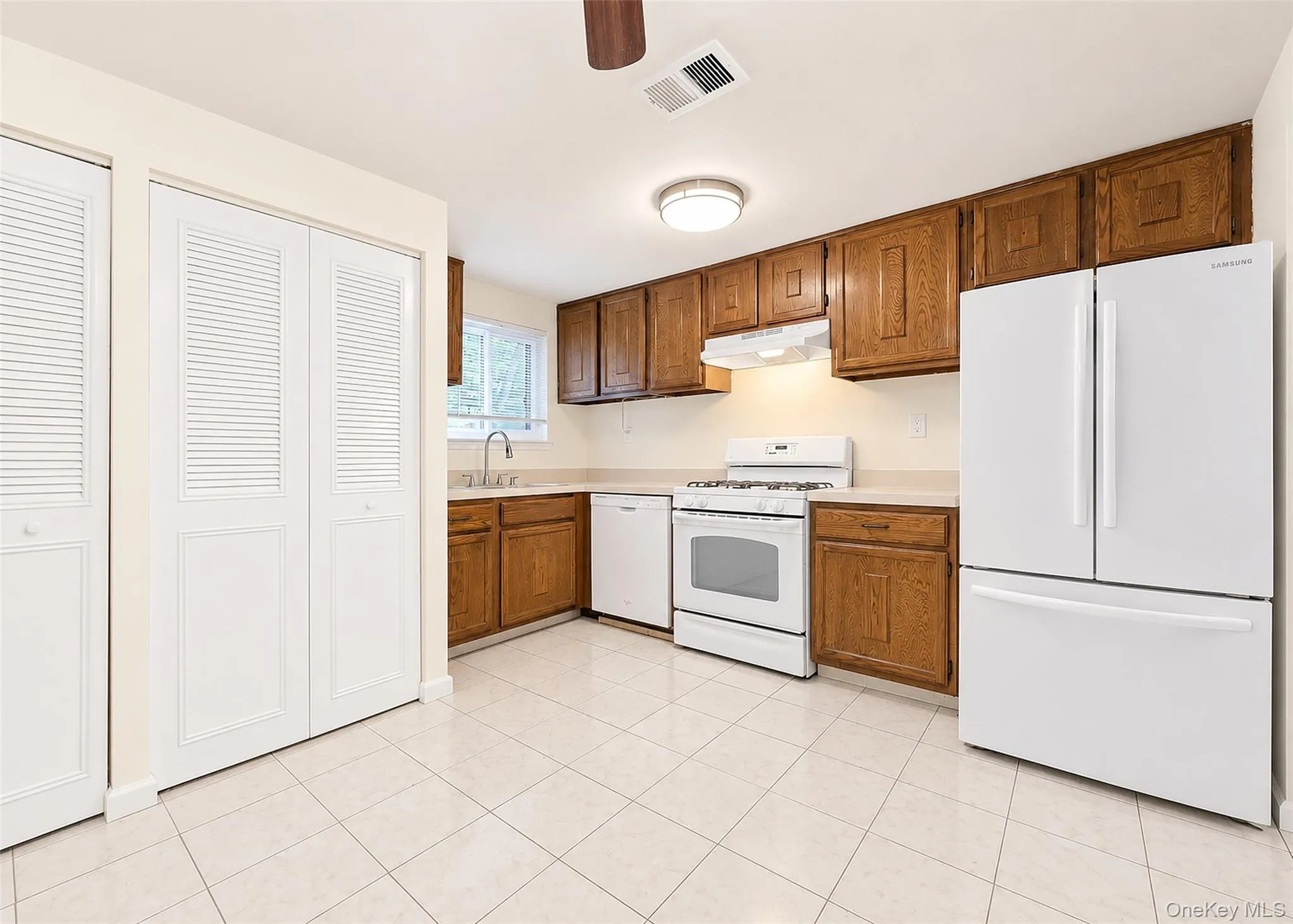 145 Cambridge Drive, Brookhaven, NY, 2 Bedrooms Bedrooms, 4 Rooms Rooms,1 BathroomBathrooms,Residential,For Rent,Cambridge,0,1044360 145 Cambridge Drive, Brookhaven, NY, 2 Bedrooms Bedrooms, 4 Rooms Rooms,1 BathroomBathrooms,Residential,For Rent,Cambridge,0,1044360