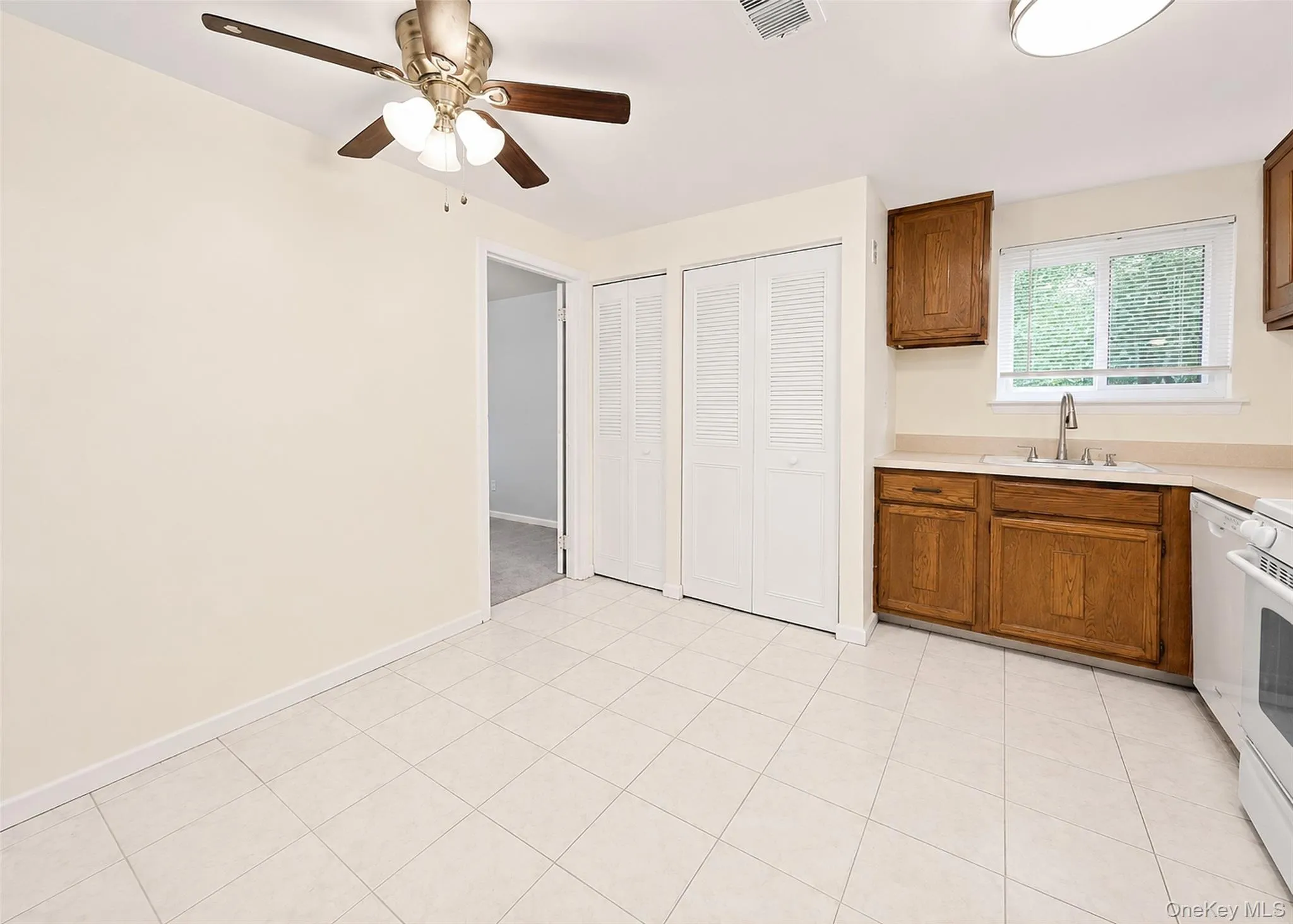 145 Cambridge Drive, Brookhaven, NY, 2 Bedrooms Bedrooms, 4 Rooms Rooms,1 BathroomBathrooms,Residential,For Rent,Cambridge,0,1044360 145 Cambridge Drive, Brookhaven, NY, 2 Bedrooms Bedrooms, 4 Rooms Rooms,1 BathroomBathrooms,Residential,For Rent,Cambridge,0,1044360