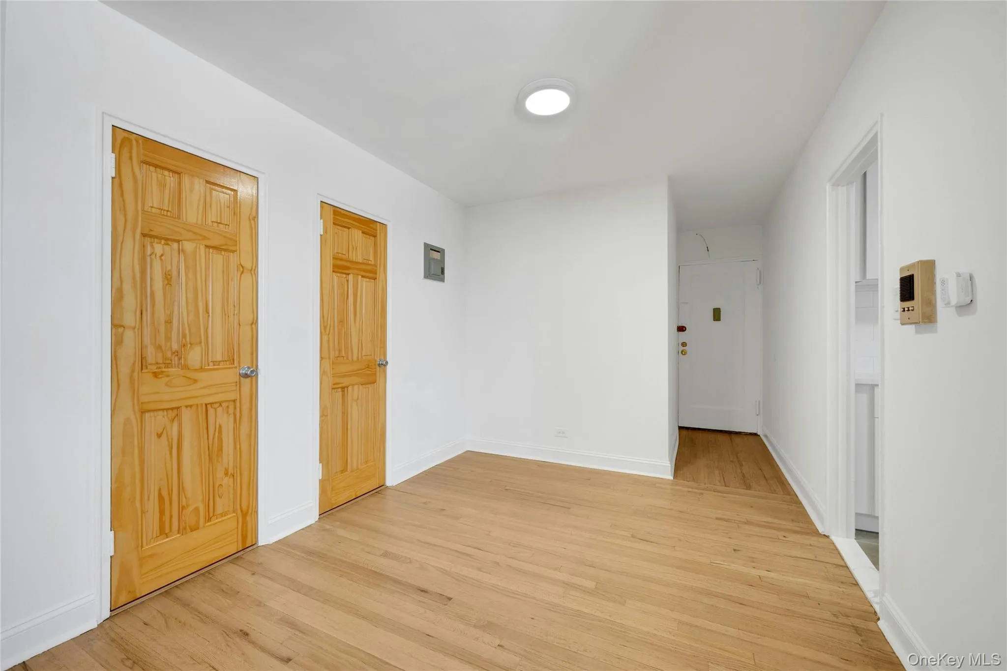 5650 Netherland Avenue, New York, NY, 1 Bedroom Bedrooms, 3 Rooms Rooms,1 BathroomBathrooms,Residential,For Rent,Netherland,0,1044363 5650 Netherland Avenue, New York, NY, 1 Bedroom Bedrooms, 3 Rooms Rooms,1 BathroomBathrooms,Residential,For Rent,Netherland,0,1044363