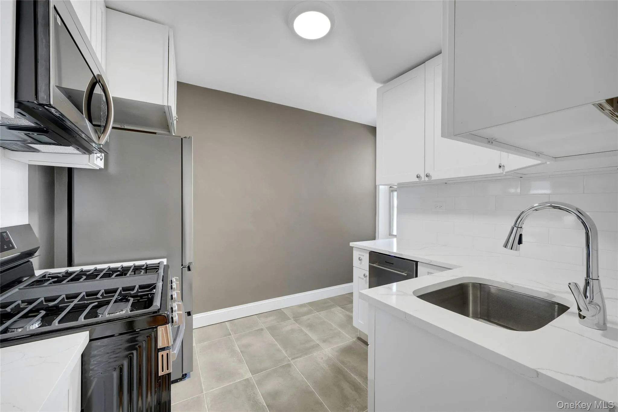 5650 Netherland Avenue, New York, NY, 1 Bedroom Bedrooms, 3 Rooms Rooms,1 BathroomBathrooms,Residential,For Rent,Netherland,0,1044363 5650 Netherland Avenue, New York, NY, 1 Bedroom Bedrooms, 3 Rooms Rooms,1 BathroomBathrooms,Residential,For Rent,Netherland,0,1044363