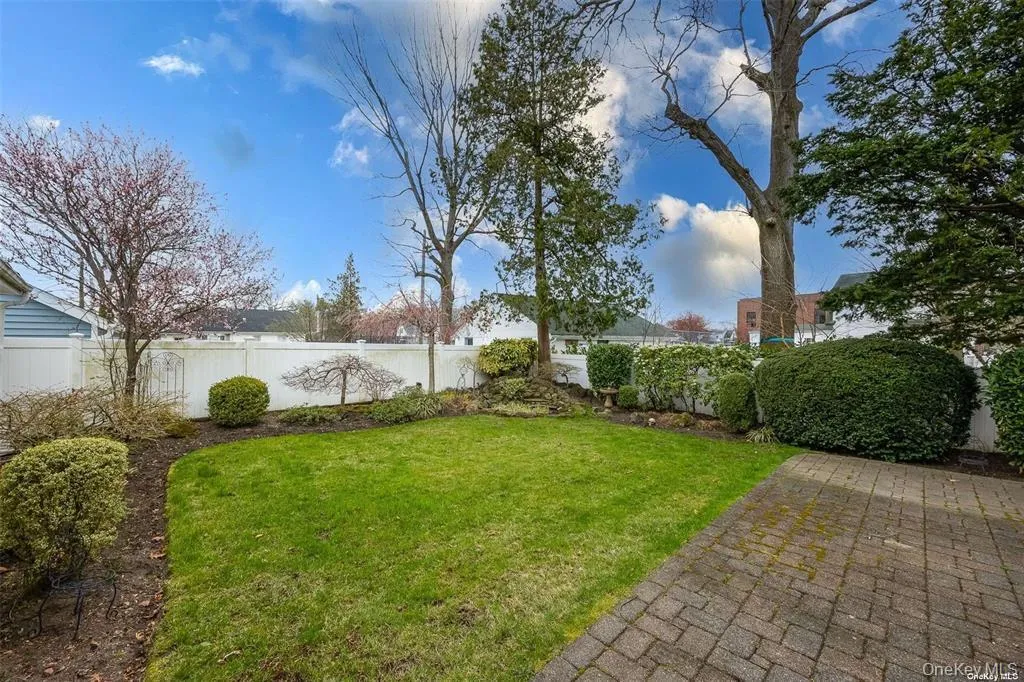18 Yale Place, Hempstead, NY, 3 Bedrooms Bedrooms, 7 Rooms Rooms,2 BathroomsBathrooms,Residential,For Rent,Yale,0,1044369 18 Yale Place, Hempstead, NY, 3 Bedrooms Bedrooms, 7 Rooms Rooms,2 BathroomsBathrooms,Residential,For Rent,Yale,0,1044369