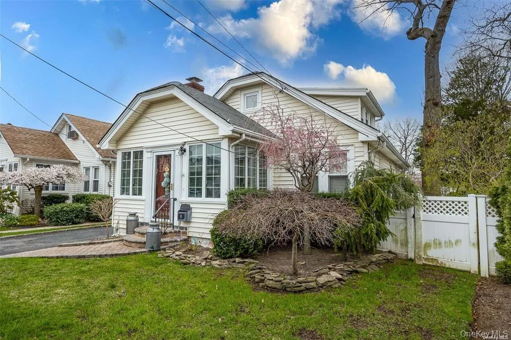 18 Yale Place, Hempstead, NY, 3 Bedrooms Bedrooms, 7 Rooms Rooms,2 BathroomsBathrooms,Residential,For Rent,Yale,0,1044369 18 Yale Place, Hempstead, NY, 3 Bedrooms Bedrooms, 7 Rooms Rooms,2 BathroomsBathrooms,Residential,For Rent,Yale,0,1044369