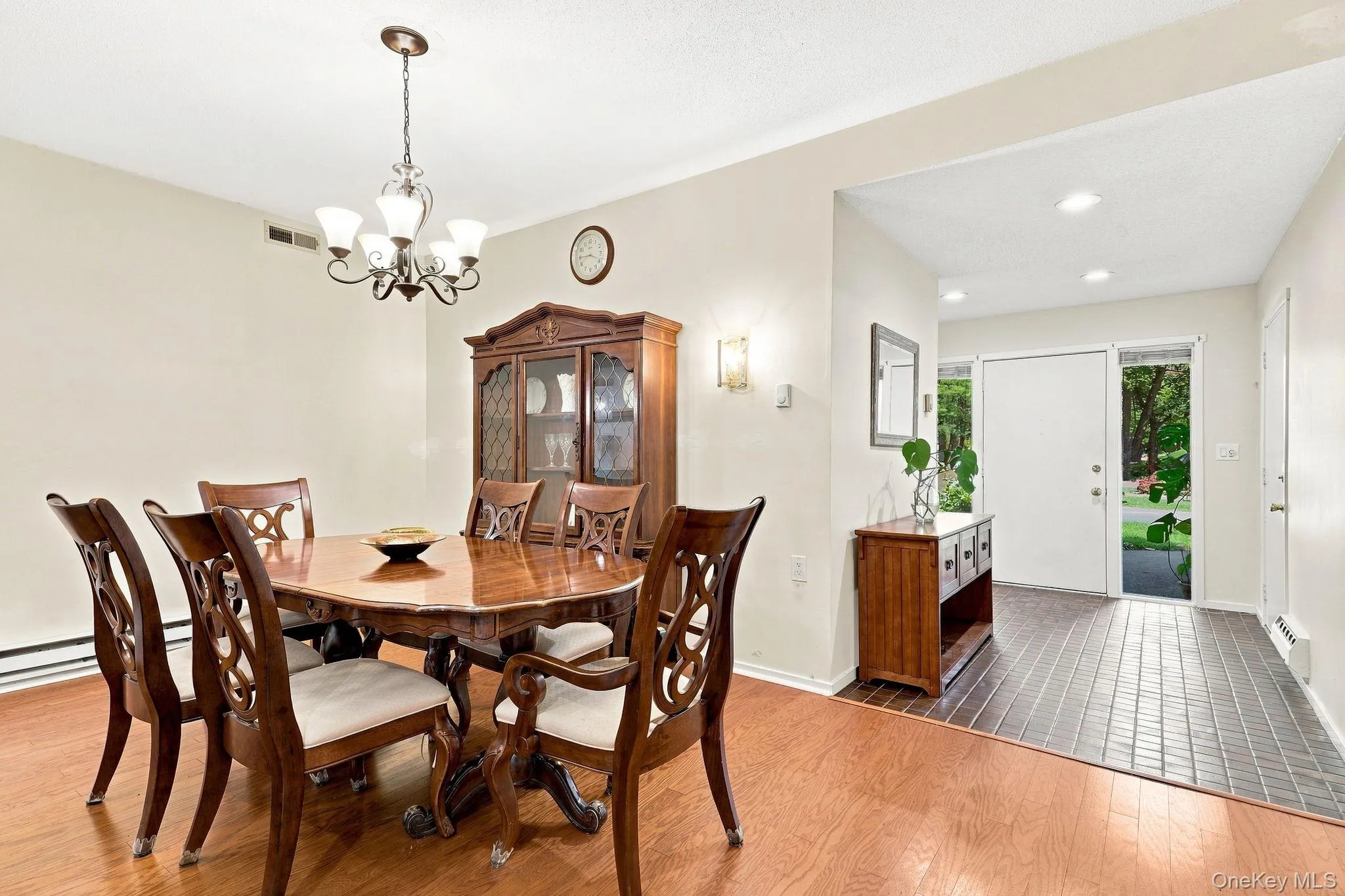 Spacious Diningroom Spacious Diningroom