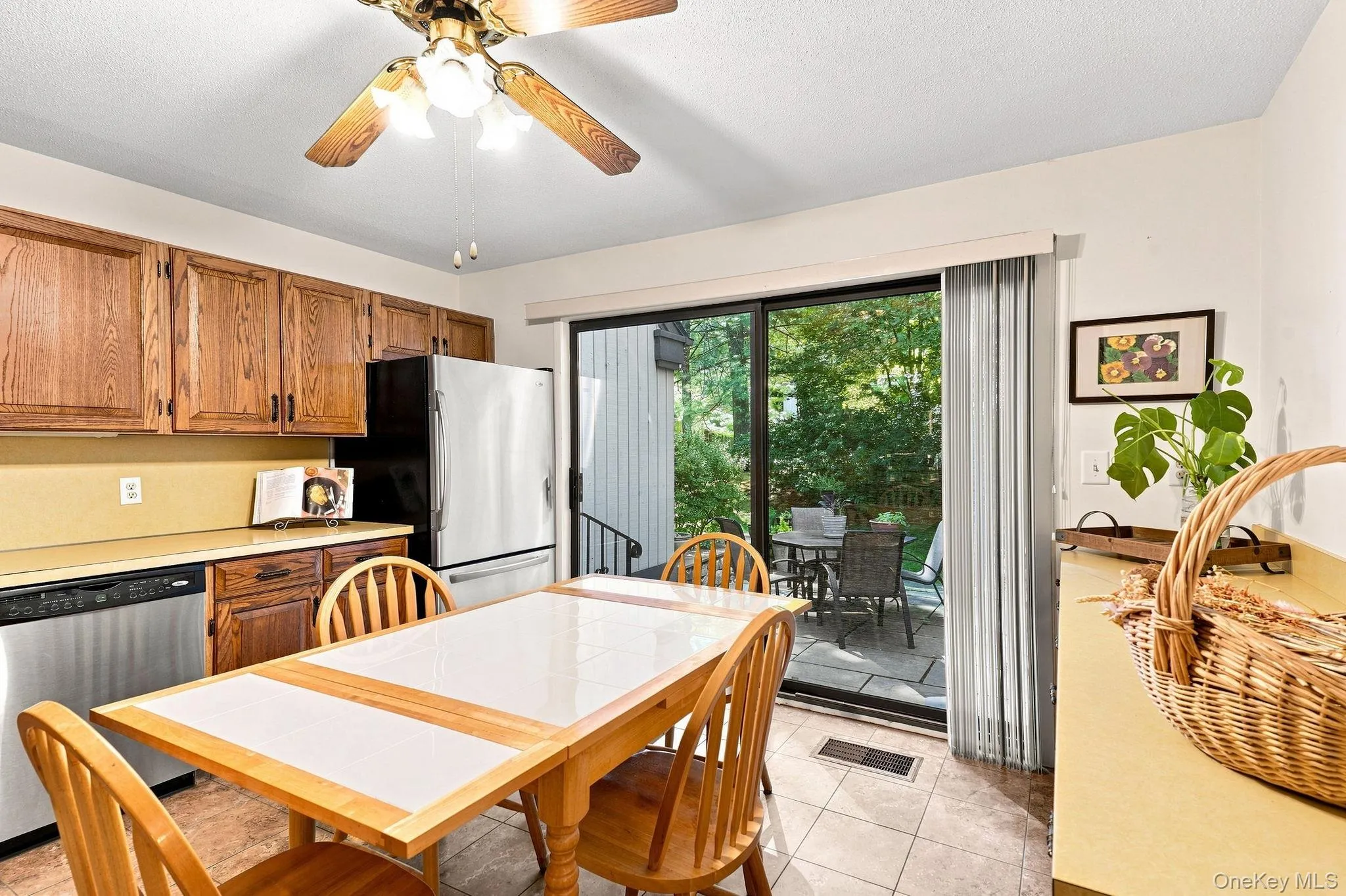 Eat In Kitchen with Buffet Space Eat In Kitchen with Buffet Space