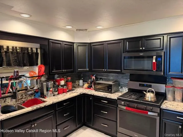 94 Oneil Street, Kingston, NY, 3 Bedrooms Bedrooms, 8 Rooms Rooms,2 BathroomsBathrooms,Residential,For Rent,Oneil,0,1044381 94 Oneil Street, Kingston, NY, 3 Bedrooms Bedrooms, 8 Rooms Rooms,2 BathroomsBathrooms,Residential,For Rent,Oneil,0,1044381