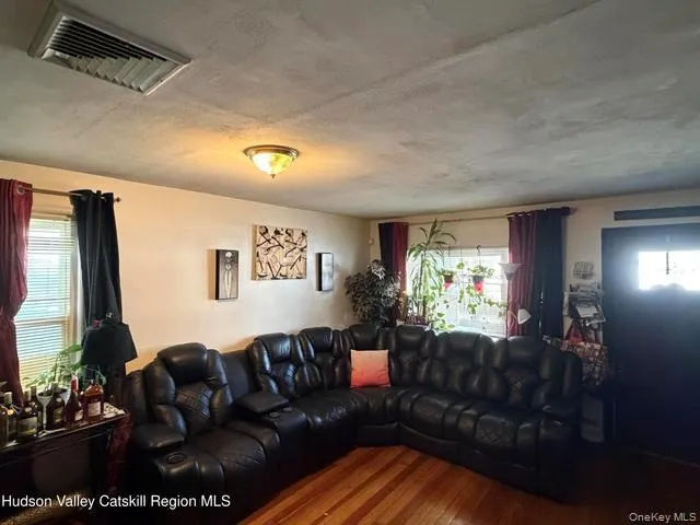 94 Oneil Street, Kingston, NY, 3 Bedrooms Bedrooms, 8 Rooms Rooms,2 BathroomsBathrooms,Residential,For Rent,Oneil,0,1044381 94 Oneil Street, Kingston, NY, 3 Bedrooms Bedrooms, 8 Rooms Rooms,2 BathroomsBathrooms,Residential,For Rent,Oneil,0,1044381