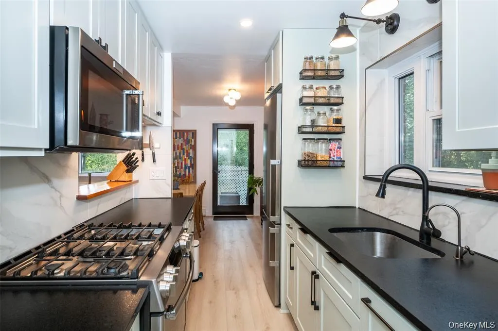 673 Pelham Road, New Rochelle, NY, 1 Bedroom Bedrooms, 3 Rooms Rooms,1 BathroomBathrooms,Residential,For Rent,Pelham,0,1044386 673 Pelham Road, New Rochelle, NY, 1 Bedroom Bedrooms, 3 Rooms Rooms,1 BathroomBathrooms,Residential,For Rent,Pelham,0,1044386