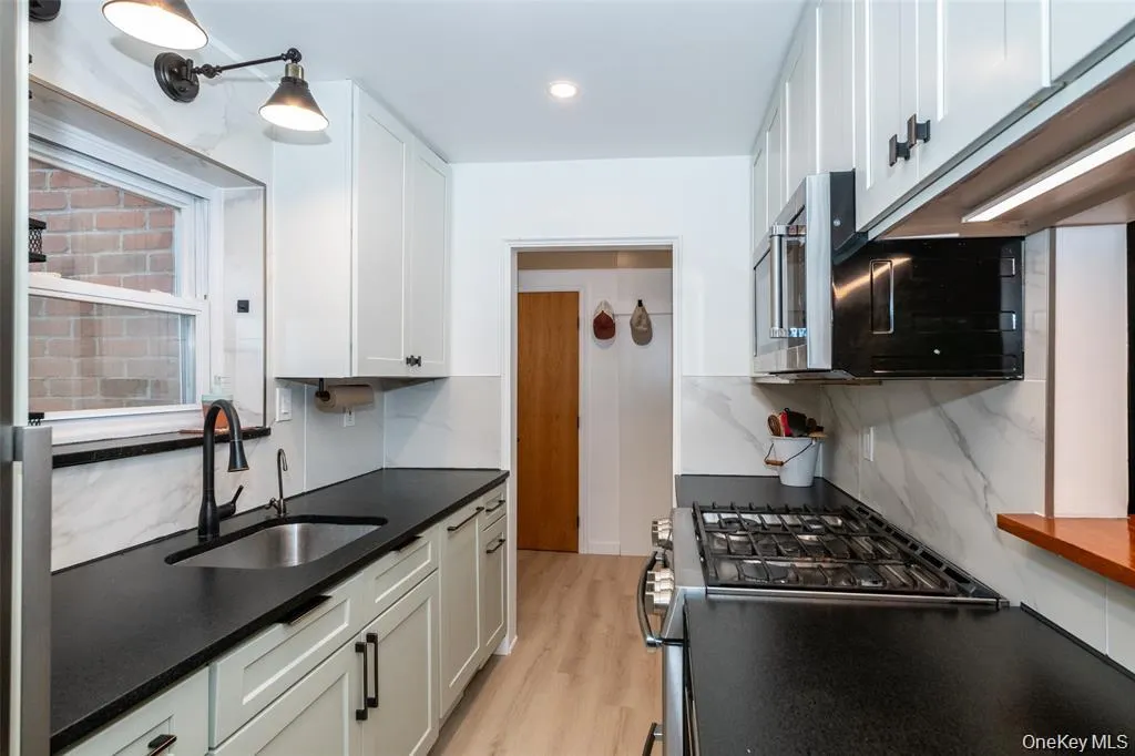 673 Pelham Road, New Rochelle, NY, 1 Bedroom Bedrooms, 3 Rooms Rooms,1 BathroomBathrooms,Residential,For Rent,Pelham,0,1044386 673 Pelham Road, New Rochelle, NY, 1 Bedroom Bedrooms, 3 Rooms Rooms,1 BathroomBathrooms,Residential,For Rent,Pelham,0,1044386