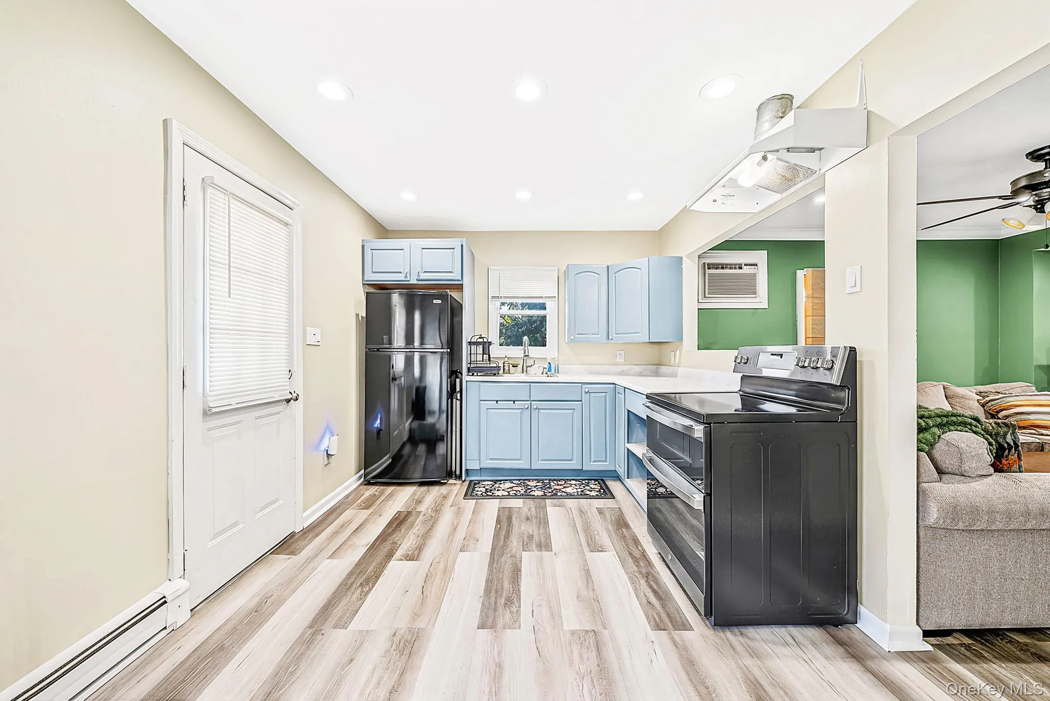 16 Elwin Place, Babylon, NY, 1 Bedroom Bedrooms, 4 Rooms Rooms,1 BathroomBathrooms,Residential,For Rent,Elwin,0,1044395 16 Elwin Place, Babylon, NY, 1 Bedroom Bedrooms, 4 Rooms Rooms,1 BathroomBathrooms,Residential,For Rent,Elwin,0,1044395