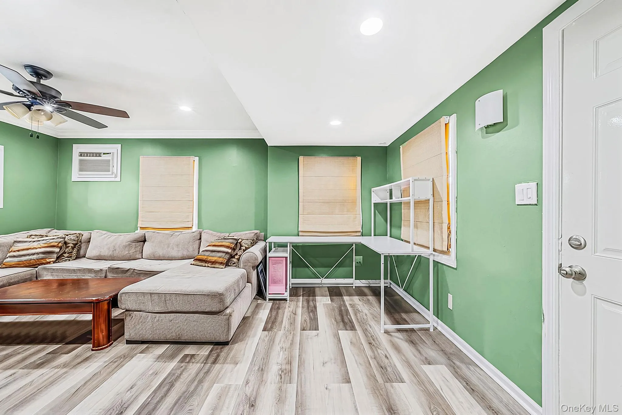 16 Elwin Place, Babylon, NY, 1 Bedroom Bedrooms, 4 Rooms Rooms,1 BathroomBathrooms,Residential,For Rent,Elwin,0,1044395 16 Elwin Place, Babylon, NY, 1 Bedroom Bedrooms, 4 Rooms Rooms,1 BathroomBathrooms,Residential,For Rent,Elwin,0,1044395