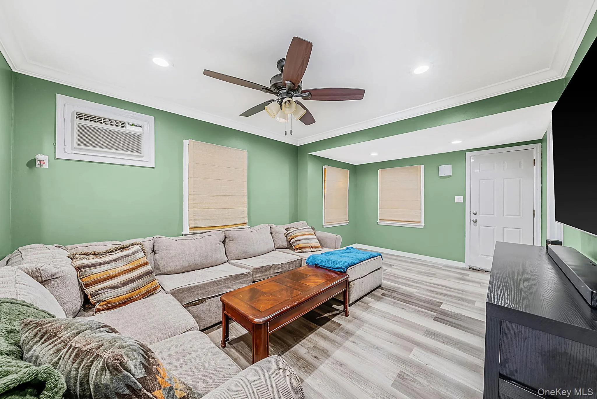 16 Elwin Place, Babylon, NY, 1 Bedroom Bedrooms, 4 Rooms Rooms,1 BathroomBathrooms,Residential,For Rent,Elwin,0,1044395 16 Elwin Place, Babylon, NY, 1 Bedroom Bedrooms, 4 Rooms Rooms,1 BathroomBathrooms,Residential,For Rent,Elwin,0,1044395