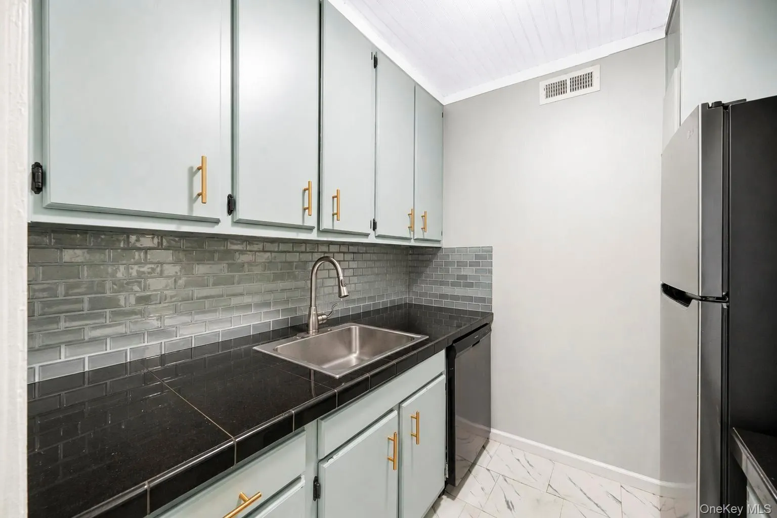 194 Artist Lake Drive, Brookhaven, NY, 1 Bedroom Bedrooms, 4 Rooms Rooms,1 BathroomBathrooms,Residential,For Rent,Artist Lake,0,1044397 194 Artist Lake Drive, Brookhaven, NY, 1 Bedroom Bedrooms, 4 Rooms Rooms,1 BathroomBathrooms,Residential,For Rent,Artist Lake,0,1044397