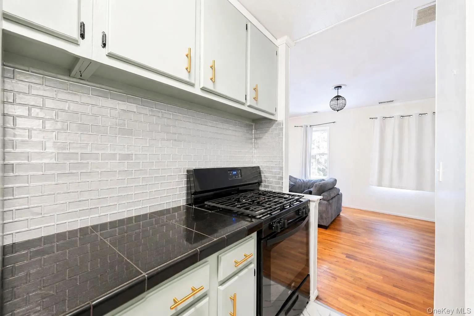 194 Artist Lake Drive, Brookhaven, NY, 1 Bedroom Bedrooms, 4 Rooms Rooms,1 BathroomBathrooms,Residential,For Rent,Artist Lake,0,1044397 194 Artist Lake Drive, Brookhaven, NY, 1 Bedroom Bedrooms, 4 Rooms Rooms,1 BathroomBathrooms,Residential,For Rent,Artist Lake,0,1044397